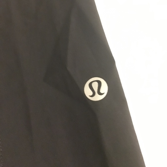 NWT sz 4 lululemon luon black capri joggers - Picture 2 of 5